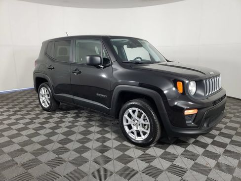 Used 2023 Jeep Renegade Latitude AWD/4WD image 2