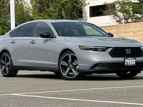 Used 2025 Honda Accord Sport image 2