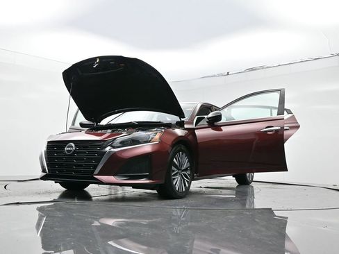 Used 2024 Nissan Altima 2.5 SV image 30