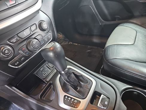 Used 2014 Jeep Cherokee Limited image 26