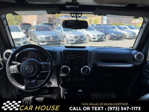 Used 2015 Jeep Wrangler Unlimited Rubicon w/ Dual Top Group AWD/4WD image 23