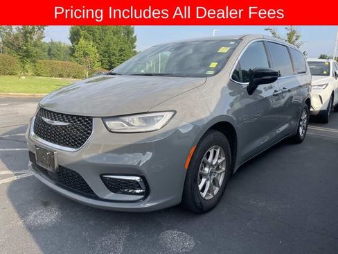 Used 2025 Chrysler Pacifica Select FWD image 1