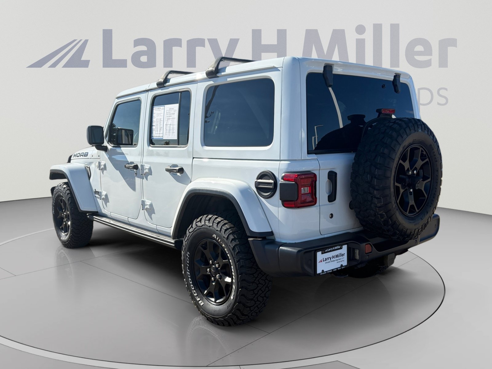 Used 2019 Jeep Wrangler Unlimited Sahara w/ Quick Order Package 24M Moab AWD/4WD image 4