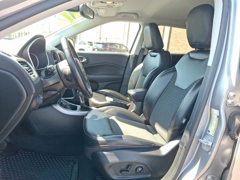 Used 2019 Jeep Compass Latitude w/ Popular Equipment Group AWD/4WD image 14