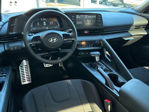 Certified 2025 Hyundai Elantra Sport image 7