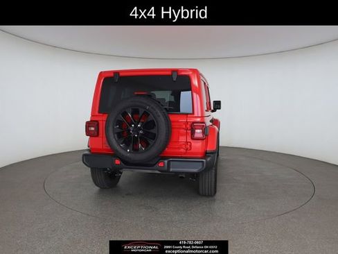 Used 2025 Jeep Wrangler Unlimited Sahara AWD/4WD image 16