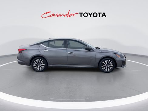 Used 2024 Nissan Altima 2.5 SV image 9