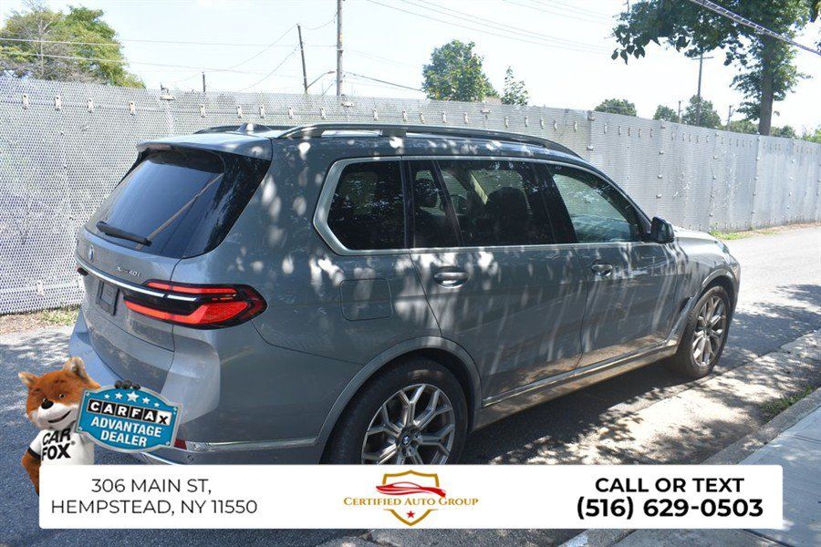 Used 2025 BMW X7 xDrive40i AWD/4WD image 5