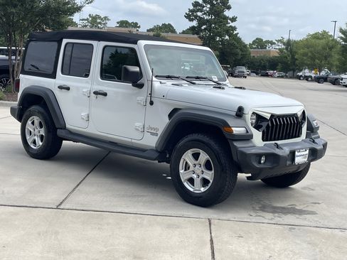 Used 2020 Jeep Wrangler Unlimited Sport S AWD/4WD image 2