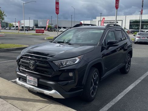 Used 2020 Toyota RAV4 Adventure image 2