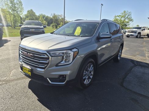 Used 2024 GMC Terrain SLT w/ Infotainment Package II AWD/4WD image 4