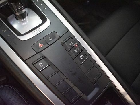 Certified 2025 Porsche 718 Cayman RWD image 29
