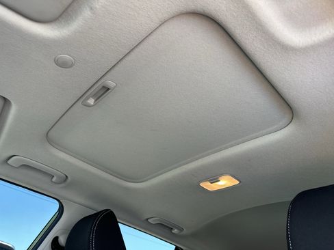 Certified 2023 Hyundai Venue SEL image 22