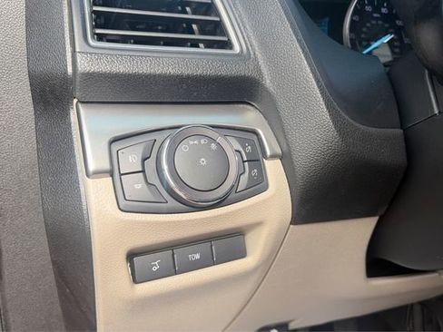 Used 2019 Ford Explorer XLT w/ Equipment Group 202A AWD/4WD image 17
