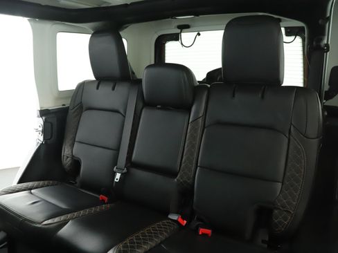 Used 2023 Jeep Wrangler Unlimited Sahara AWD/4WD image 5