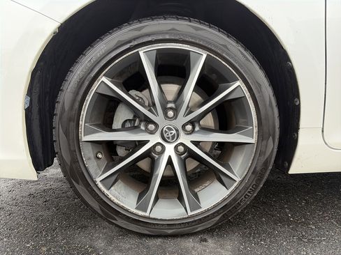 Used 2017 Toyota Camry XSE w/ Moonroof Package FWD image 12