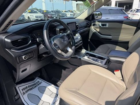 Used 2021 Ford Explorer XLT w/ Equipment Group 202A AWD/4WD image 12