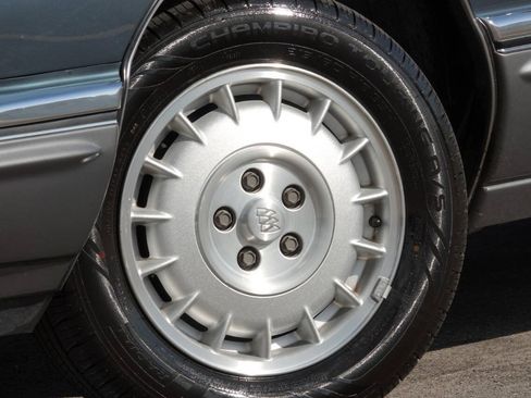 Used 1993 Buick Park Avenue Ultra FWD image 24