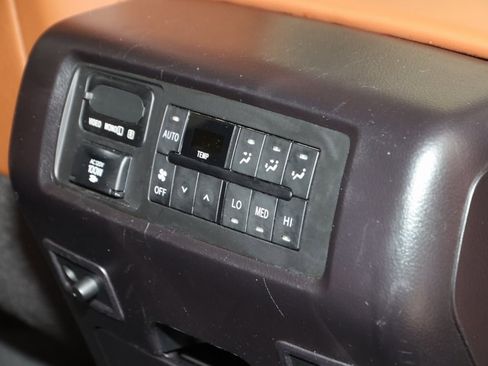 Used 2021 Toyota Sequoia Platinum image 14