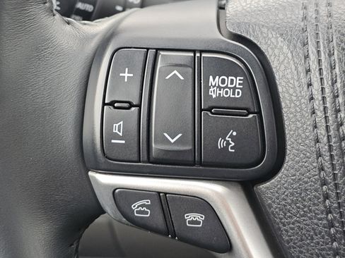 Used 2016 Toyota Highlander Plus image 25