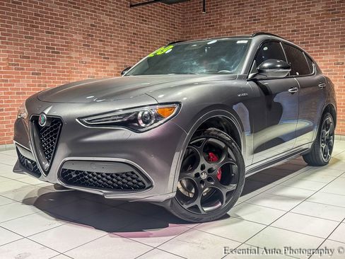 Used 2023 Alfa Romeo Stelvio Veloce image 2