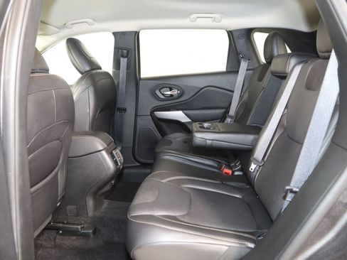 Used 2018 Jeep Cherokee Latitude Plus w/ Cold Weather Group image 44