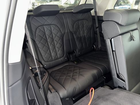 Used 2026 BMW X7 xDrive40i image 13