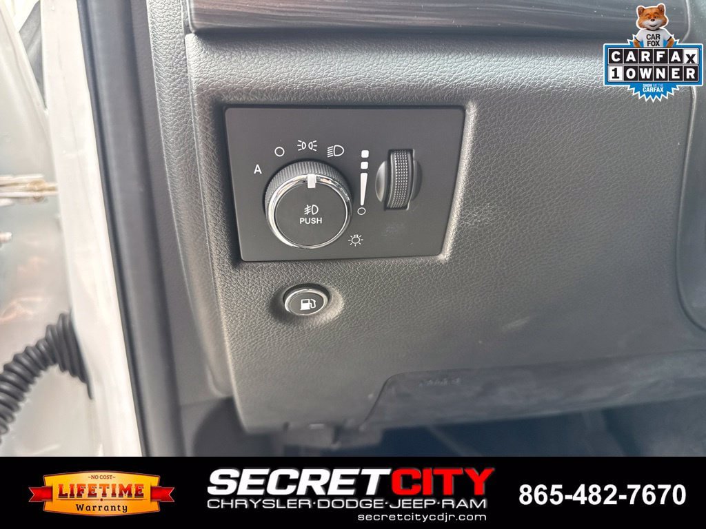 Used 2022 Jeep Grand Cherokee Laredo X AWD/4WD image 32