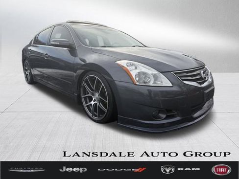 Used 2012 Nissan Altima 3.5 SR w/ Sport Pkg image 1
