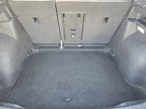 Used 2024 Volkswagen Taos SE image 33