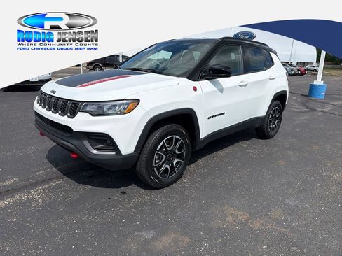 Used 2025 Jeep Compass Trailhawk AWD/4WD image 1