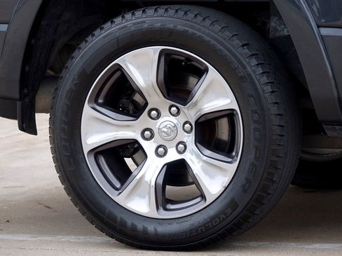 Used 2019 RAM 1500 Laramie image 29