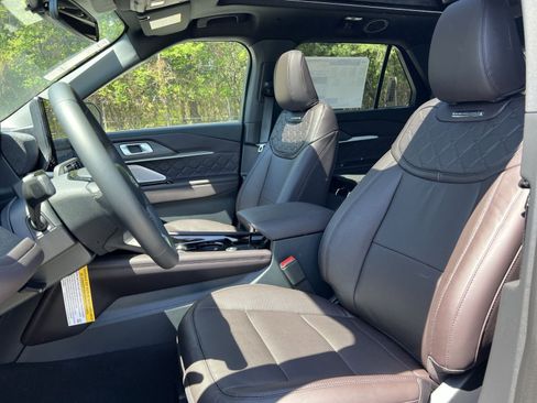 New 2026 Ford Explorer Platinum w/ LUX Leather Package AWD/4WD image 13