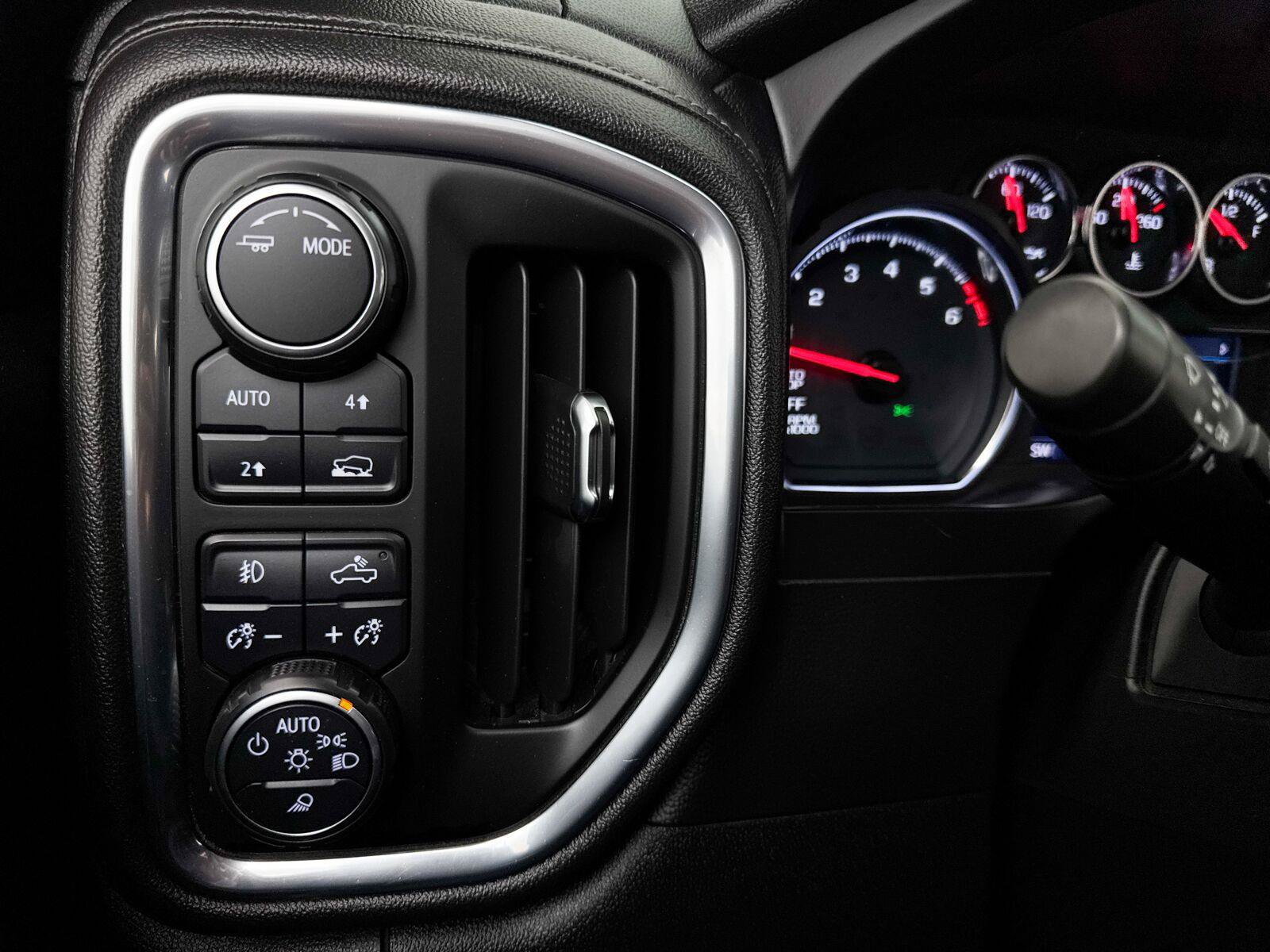 Used 2021 Chevrolet Silverado 1500 RST w/ Convenience Package II AWD/4WD image 10