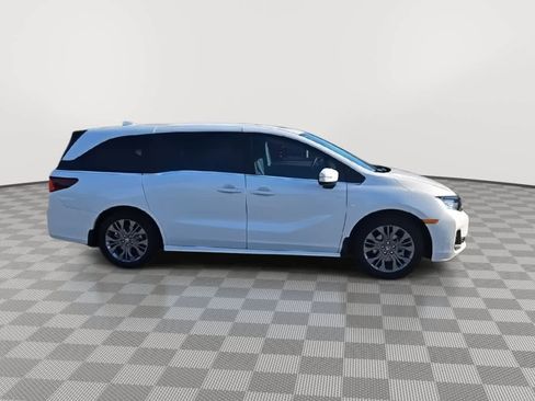 New 2026 Honda Odyssey Touring image 9