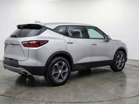 Used 2025 Chevrolet Blazer LT image 9