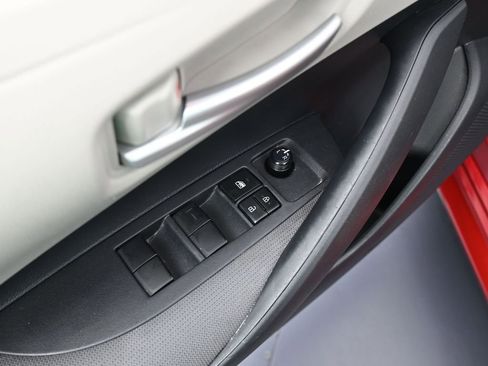 Used 2020 Toyota Corolla LE image 16