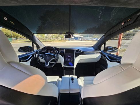 Used 2018 Tesla Model X 75D image 19