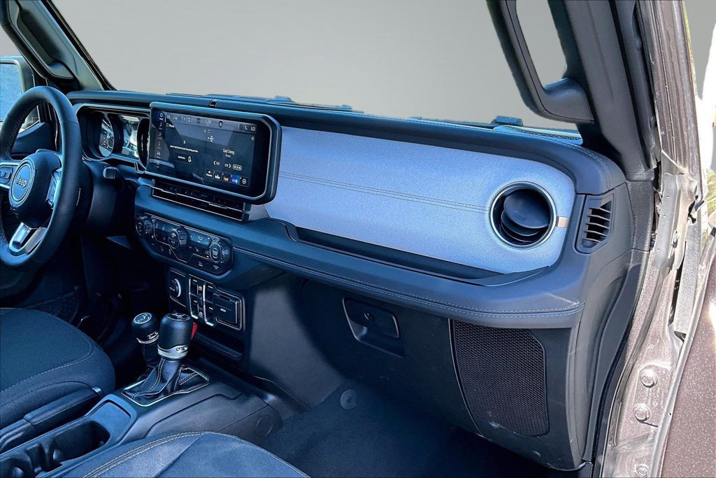 Used 2026 Jeep Wrangler Unlimited Sahara AWD/4WD image 17