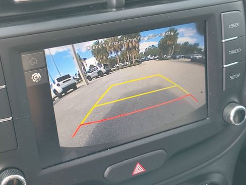 Used 2025 Kia Soul LX w/ LX Technology Package FWD image 23