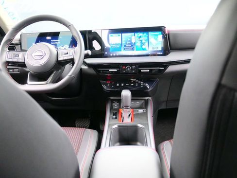 New 2026 Nissan Kicks SR AWD/4WD image 16
