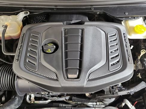 Used 2024 Jeep Wagoneer Series III w/ Premium Group I AWD/4WD image 10