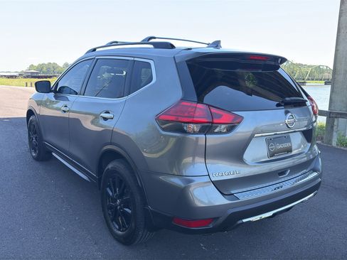 Used 2017 Nissan Rogue SV w/ Midnight Edition FWD image 5