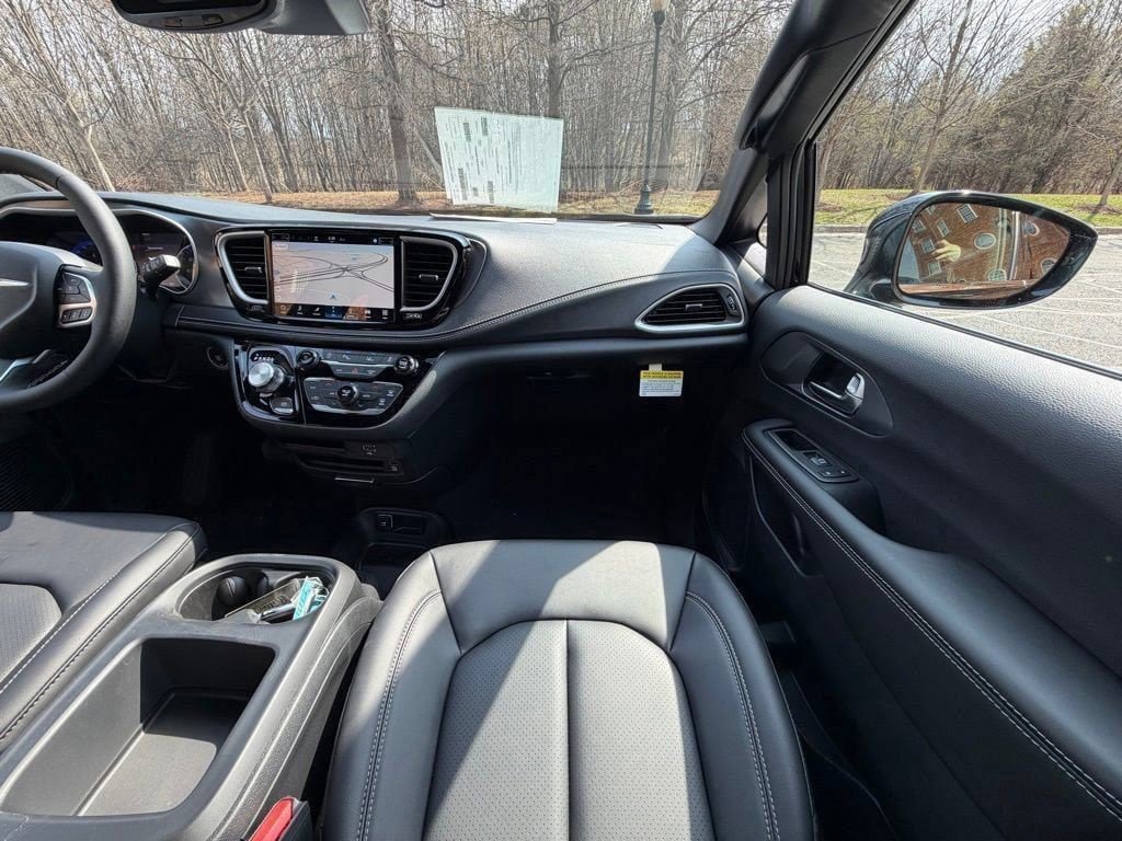 New 2026 Chrysler Pacifica Select FWD image 15
