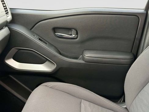 Used 2024 Nissan Frontier SV w/ Technology Package AWD/4WD image 12