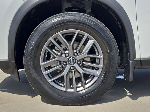 Used 2024 Nissan Rogue S FWD image 12