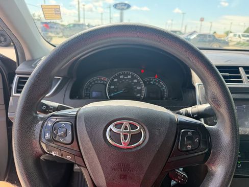 Used 2015 Toyota Camry LE FWD image 14