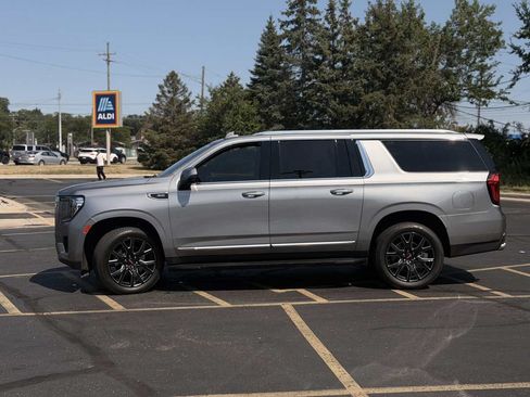 Used 2024 GMC Yukon XL Denali AWD/4WD image 8
