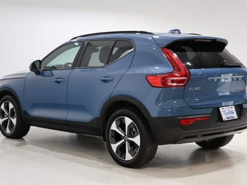 Used 2025 Volvo XC40 B5 Plus image 5