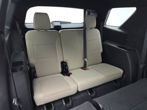 Used 2023 Chevrolet Traverse LS image 42